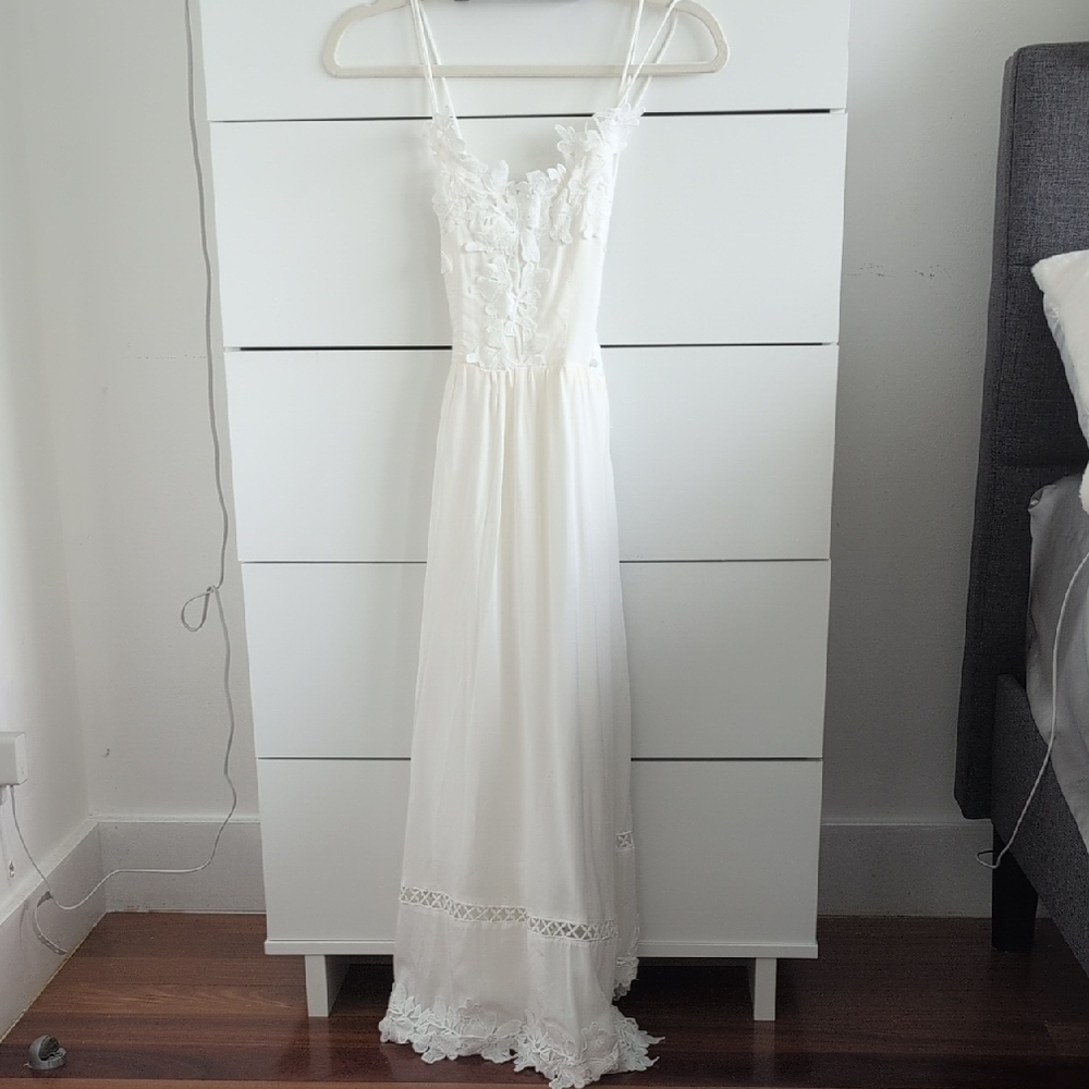 Elegant White Lace Maxi Dress